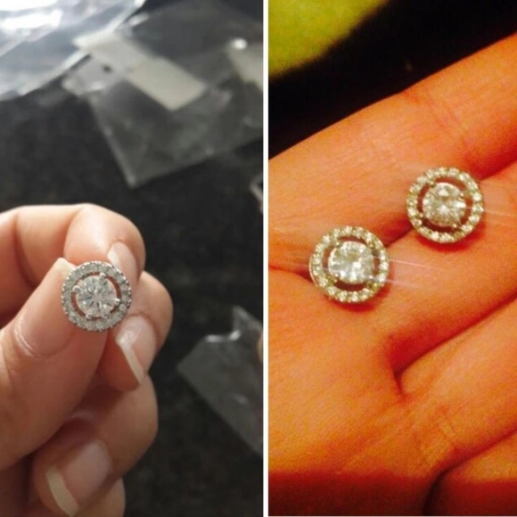 Round Cz stone earrings in sterling silver - Picture 3 of 6